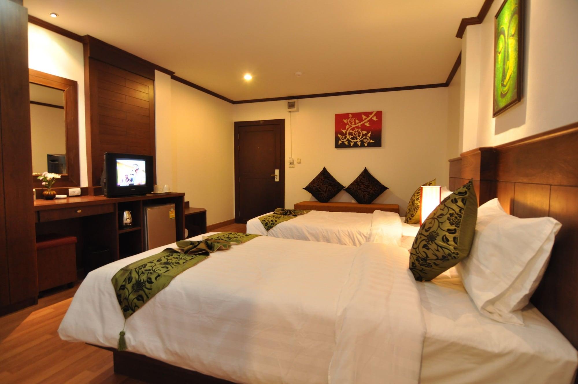 Hemingway'S Hotel Patong Exterior foto
