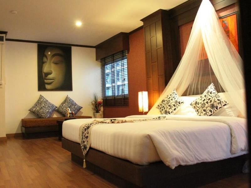 Hemingway'S Hotel Patong Exterior foto