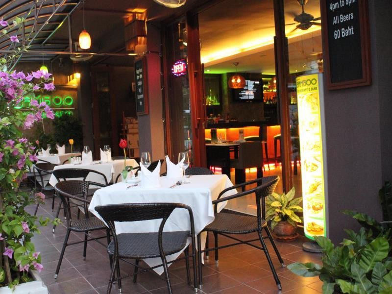 Hemingway'S Hotel Patong Exterior foto