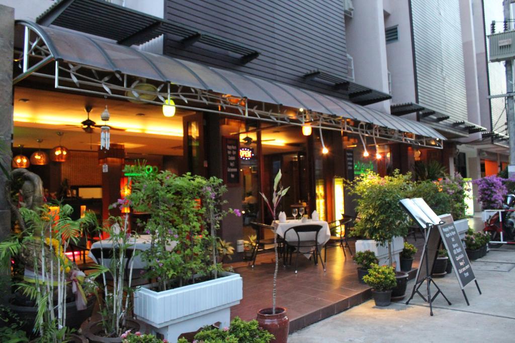 Hemingway'S Hotel Patong Exterior foto