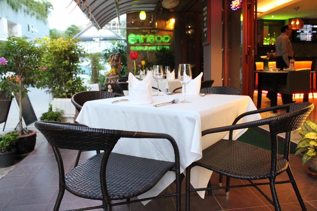 Hemingway'S Hotel Patong Exterior foto